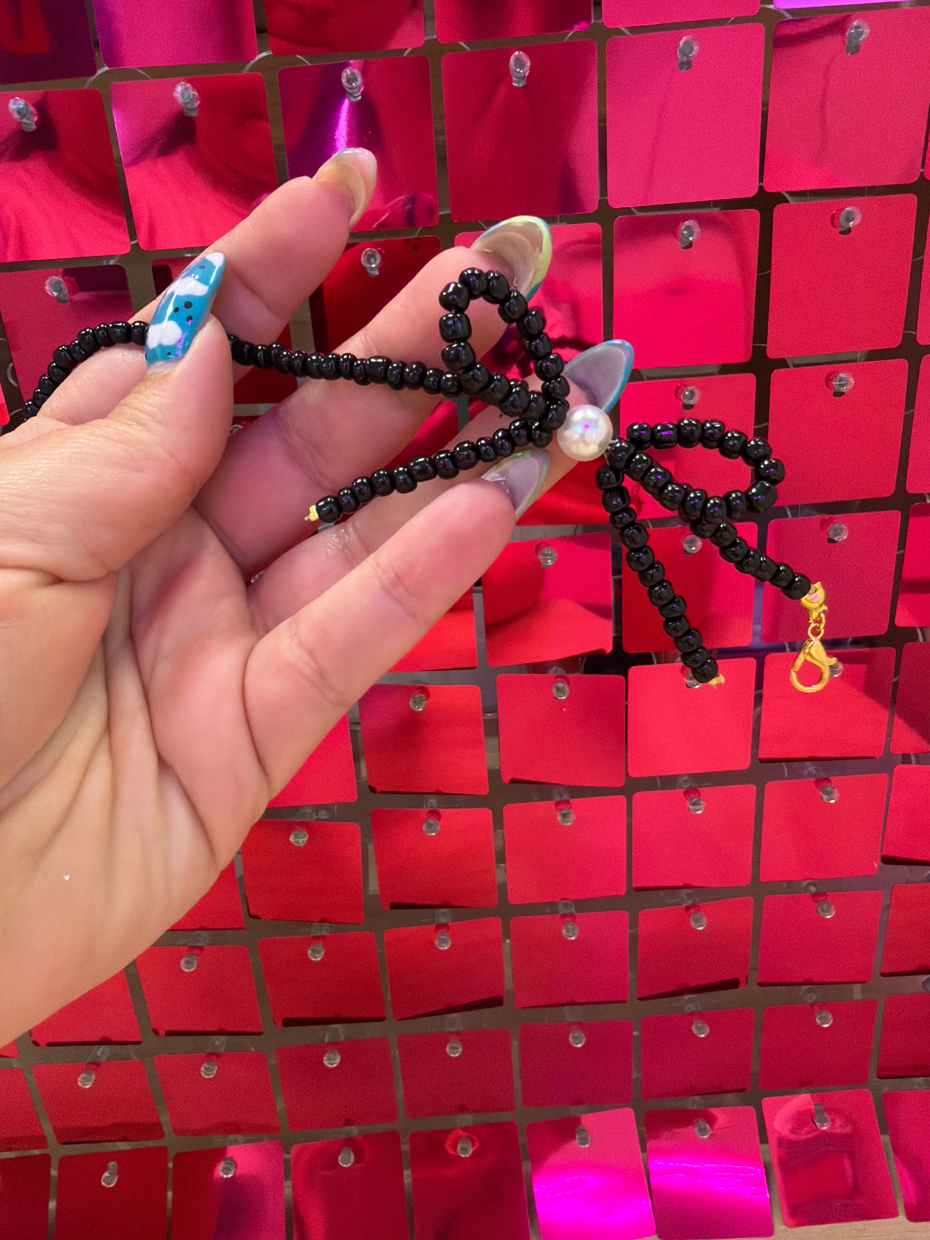 Black Pearl Bow Hat Chain